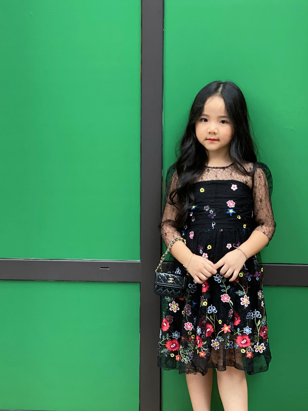 Trang Nhung gây sốt khi khoe bộ ảnh của ái nữ 6 tuổi và cháu ruột từng thi Hoa hậu: Gia đình gen đẹp nhất nhì Vbiz là đây! - Ảnh 3