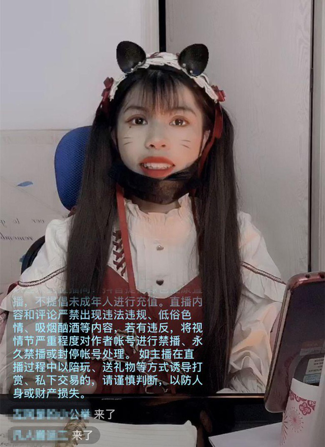 Quên tắt app làm đẹp, hot girl Trung Quốc lộ hàm răng 'vêu vao', mặt mũi 'ghồ ghề' khiến fan khiếp vía - Ảnh 2