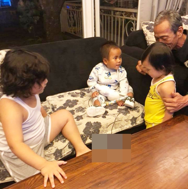 Thai phụ nhận nuôi em bé tật nguyền: 'Không mua xe hay tivi nữa, tiền đó để lo cho Pang' - Ảnh 4