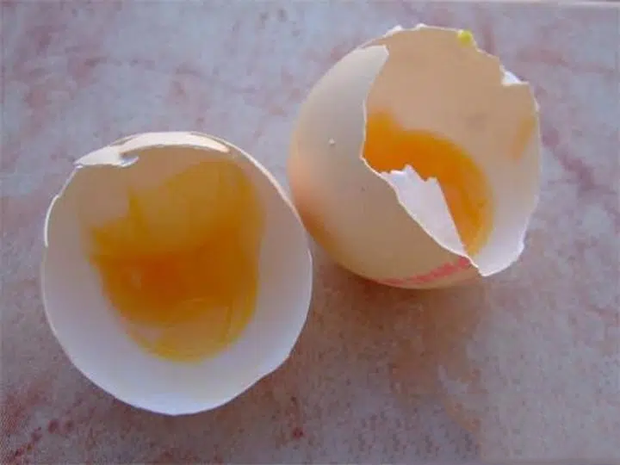 4 kiểu trứng hỏng gây hại cho sức khỏe nhưng nhiều người vẫn tiếc rẻ mà cố ăn - Ảnh 2