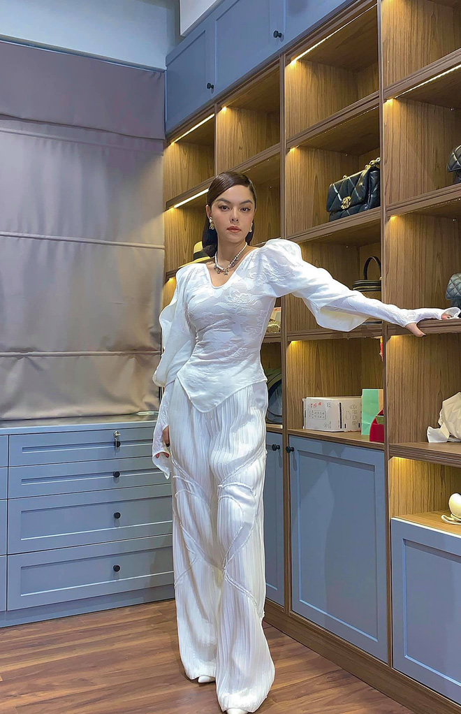 Căn hộ cao cấp màu trắng trang nhã của Phạm Quỳnh Anh: Nhiều đồ nội thất thông minh, phòng để đồ hiệu khiêm tốn - Ảnh 8