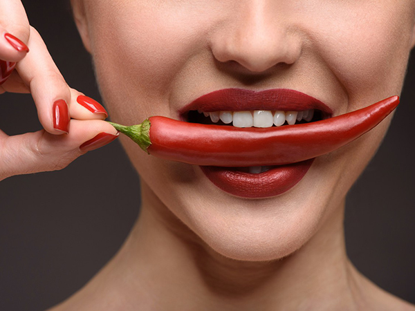 Ăn cay giúp kích thích sự ngon miệng nhưng liệu bạn đã biết tác hại nếu ăn cay quá nhiều chưa? - Ảnh 1