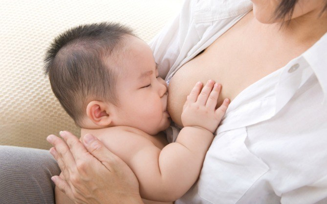 Tầm quan trọng của việc nuôi con bằng sữa mẹ đối với trẻ sơ sinh và các mẹ bỉm sữa - Ảnh 4