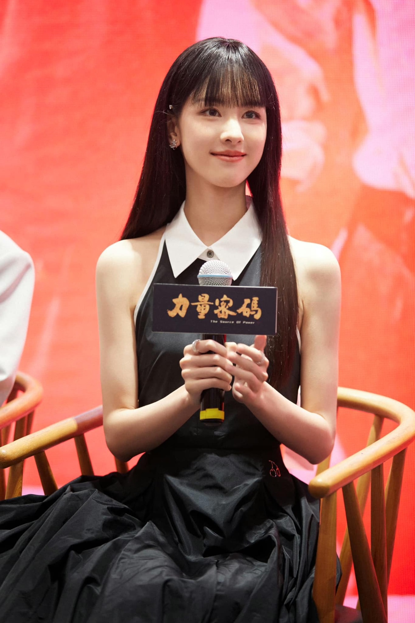 Tóc mới của Trần Đô Linh trong buổi quảng bá phim sắp chiếu được ví như 'nữ sinh gieo rắc nỗi kinh hoàng trong học đường' của manga Nhật Bản - Ảnh 5
