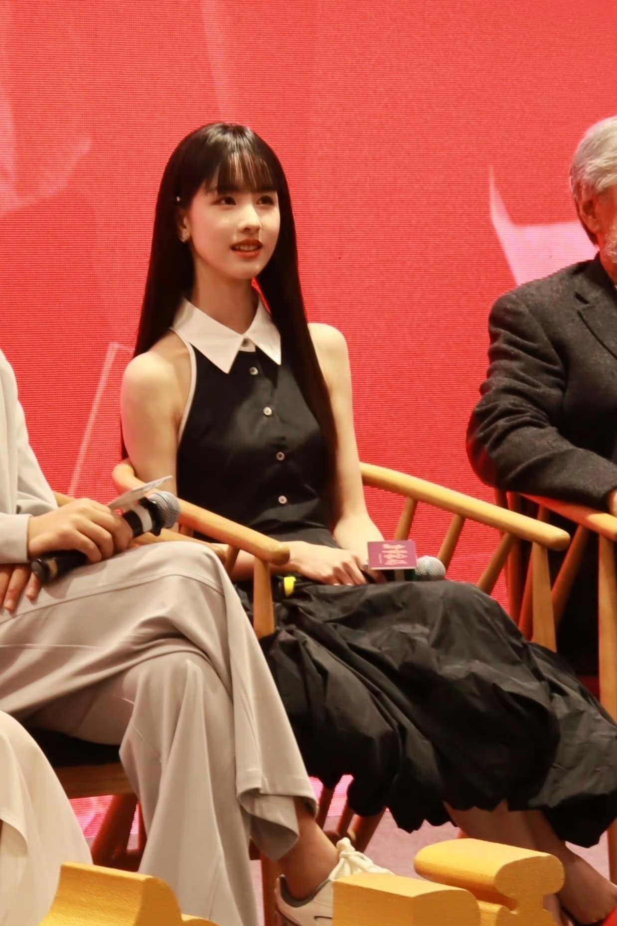 Tóc mới của Trần Đô Linh trong buổi quảng bá phim sắp chiếu được ví như 'nữ sinh gieo rắc nỗi kinh hoàng trong học đường' của manga Nhật Bản - Ảnh 2