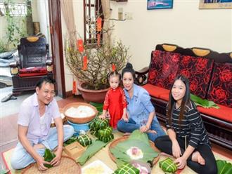 Gia đình Trịnh Kim Chi quây quần gói bánh chưng đón Tết