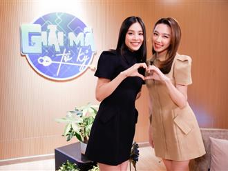 Hoa hậu Tiểu Vy bật khóc, xin lỗi Thuỳ Tiên trên sóng truyền hình, CĐM thắc mắc 'chuyện gì đây?'
