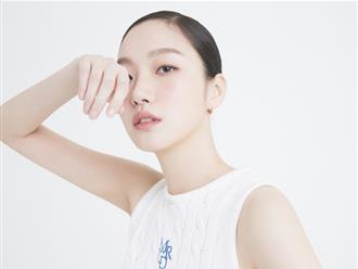 ‘Cô dâu yêu tinh’ Kim Go Eun chân dài ‘miên man’ cùng vẻ đẹp đầy sang chảnh trong bộ ảnh mới kết hợp cùng một thương hiệu thời trang nổi tiếng của Pháp 