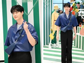 'Chàng vịt' Lee Jong Suk 'bảnh trai ngời ngời' trong sự kiện khai trương Prada Pop-Up Store