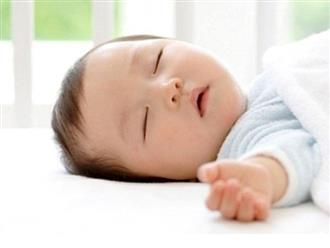 Trẻ sơ sinh ngủ nhiều có tốt không, cần lưu ý những gì?