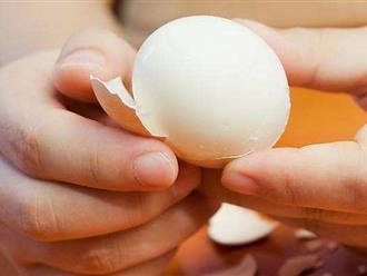 Những mẹo bóc trứng "thần sầu" giúp bạn lột trụi quả trứng một cách dễ dàng mà trứng vẫn láng mịn 