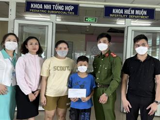 Các chiến sĩ cảnh sát đã mang tới một tết thiếu nhi ấm cúng cho trẻ em ở trong bệnh viện