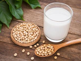 Sữa đậu nành vô cùng dinh dưỡng nhưng có thể khiến sức khỏe tụt dốc không phanh nếu mắc phải những căn bệnh này