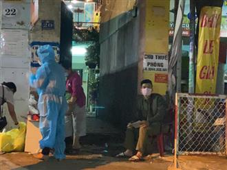 NÓNG: 1 con hẻm ở Bình Tân bị phong tỏa khẩn cấp trong đêm vì liên quan đến ca nhiễm Covid-19