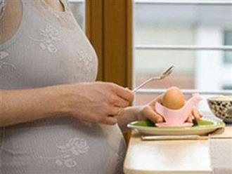 Bà bầu có nên ăn trứng vịt lộn không?