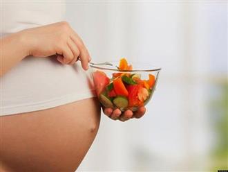 Chuyên gia Viện Dinh dưỡng: Hoa quả tốt cho bà bầu nhưng đừng ăn để "vào con không vào mẹ"