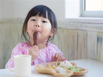 Trẻ bị táo bón nên ăn gì để hết bệnh?