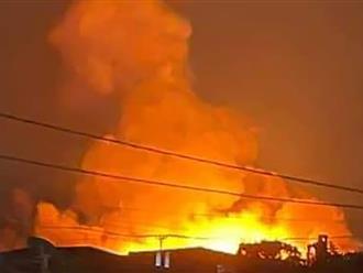 Hoạt động lén lút khi chưa đảm bảo về phòng cháy chữa cháy, xưởng gỗ dán ở Hà Nội bùng lửa lớn trong đêm