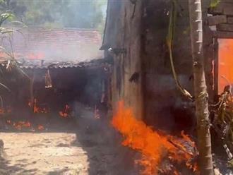 Một nhà dân ở Hà Tĩnh bốc cháy dữ dội do bất cẩn khi nấu cơm