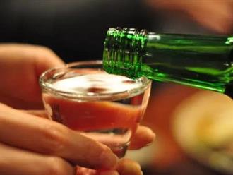 Người đàn ông 9 lần xuất huyết dạ dày, nôn ra gần một lít máu do thói quen uống rượu mỗi ngày