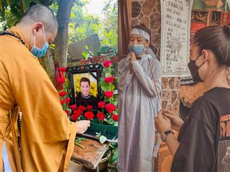Tang lễ NTK Nhật Dũng: Các nghệ sĩ lặn lội đường xa đến Quảng Bình thăm viếng, lặng người bên di ảnh người đã khuất