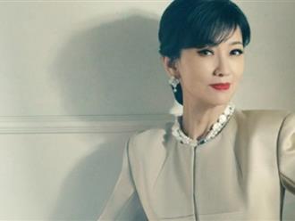 "Chu Chỉ Nhược" Triệu Nhã Chi khiến cộng đồng mạng phát sốt với vẻ đẹp sang trọng tuổi U70 trên bìa tạp chí Việt 