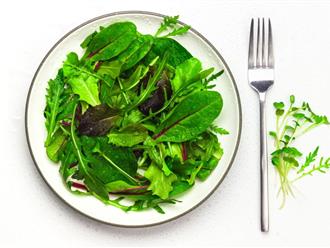 Chuyên gia dinh dưỡng cho biết 5 loại rau lá xanh tốt nhất bạn nên thêm vào thực đơn hàng ngày!