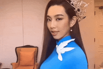 Hoa hậu Thùy Tiên diện áo dài trên đất Thái, đẹp thế nào mà khiến fan 'đổ rầm rầm' chỉ trong một nốt nhạc