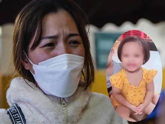 Bé gái 3 tuổi bị bạo hành ở Hà Nội tròn 1 tháng hôn mê, đang có dấu hiệu khiến bác sĩ và gia đình lo lắng: 'Ông trời nếu không cho cháu được làm người, thì xin không còn đau đớn nữa'