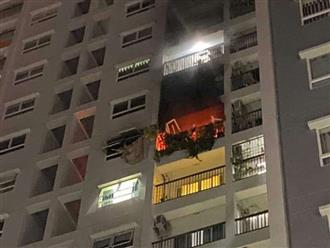 Thương tâm: Cháy căn hộ ở chung cư TP.HCM, 2 mẹ con rơi lầu tử vong tại chỗ