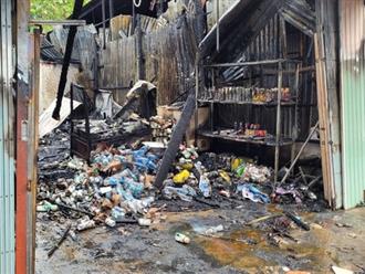 An Giang: Ba căn nhà liền nhau bất ngờ bốc cháy khiến bà cụ 69 tuổi tử vong thương tâm