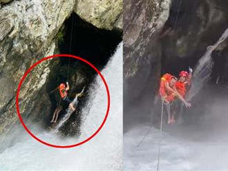 Cảnh sát Đà Nẵng đu dây giải cứu du khách bị mắc kẹt giữa dòng thác dữ