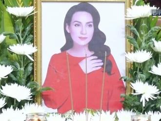 Cập nhật Lễ cầu siêu nữ ca sĩ Phi Nhung: Xót xa di ảnh người quá cố, hàng nghìn khán giả tưởng niệm từ xa