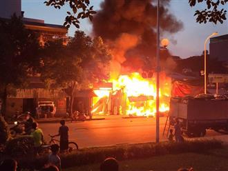 Cháy nhà sau tiếng nổ lớn ở Hà Nội: Chồng bị thương, 3 mẹ con tử vong 