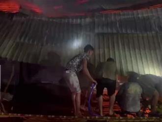 Chợ ở Bình Phước bốc cháy, nhiều tiểu thương xót xa nhìn ki ốt bị thiêu rụi