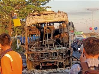 Hiện trường vụ xe giường nằm chở 23 người bốc cháy dữ dội lúc rạng sáng ở Đồng Nai