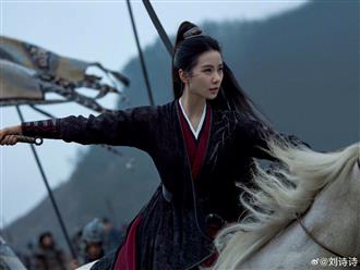 Lưu Thi Thi tiếp tục bị ekip phim 'Nhất Niệm Quan Sơn' đối xử tệ: Cảnh quay cưỡi ngựa bằng tay trần gần 1 tiếng nhưng bị cắt hoàn toàn trong phimd