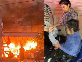 Nghẹt thở giải cứu 2 người già thoát khỏi đám cháy giữa đêm ở Hà Nội