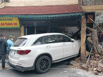 Nữ tài xế lái Mercedes đâm đổ tường ngôi nhà lâu đời nhất phố cổ Hà Nội: Tiết lộ nguyên nhân ban đầu