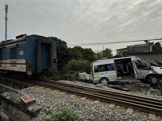 Ô tô va chạm tàu hỏa khiến 8 người nhập viện tại Hà Nam: Một số bệnh nhân được chuyển lên tuyến trên điều trị