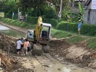 Phú Yên: Sạt lở đất khi đang thi công cầu dân sinh khiến một phụ nữ tử vong thương tâm