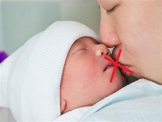 4 căn bệnh nguy hiểm đằng sau nụ hôn của người lớn với trẻ sơ sinh, dừng lại ngay đi