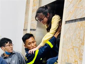 Thót tim giải cứu 4 học sinh mắc kẹt trong thang máy ở Thanh Hóa