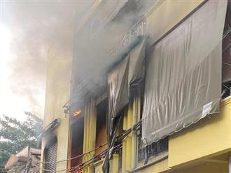 TP.HCM: Cháy quán ăn cao 2 tầng, nhiều người tháo chạy thoát thân