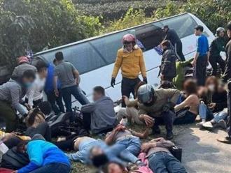 Vụ xe khách 43 chỗ bị lật khiến nhiều người bị thương ở Phú Thọ: 'Nhồi' thêm đến 73 người, dùng tem kiểm định giả