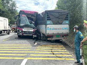 Xe khách 45 chỗ gây tai nạn liên hoàn khiến 3 người bị thương ở Đà Nẵng