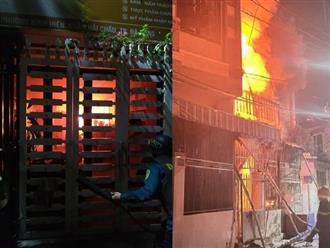 Cháy nhà trong đêm, dùng thang cứu 3 người kẹt trong ‘biển lửa’ ở Đà Nẵng