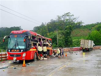 Kon Tum: Xe khách chở 32 người va chạm xe tải, 1 người tử vong tại chỗ, nhiều người bị thương 