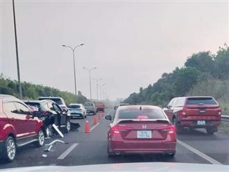 Tai nạn liên hoàn 4 ô tô tông nhau trên cao tốc Long Thành – Dầu Giây, kẹt xe kéo dài
