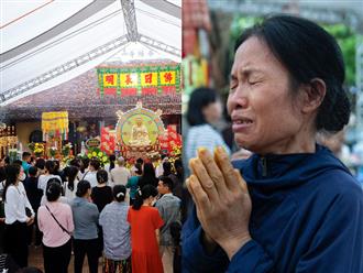 Vụ cháy cư mini tại Hà Nội: Xúc động nghẹn ngào trước khung cảnh hàng nghìn người đội mưa tới chùa thắp hương cầu siêu cho 56 nạn nhân xấu số